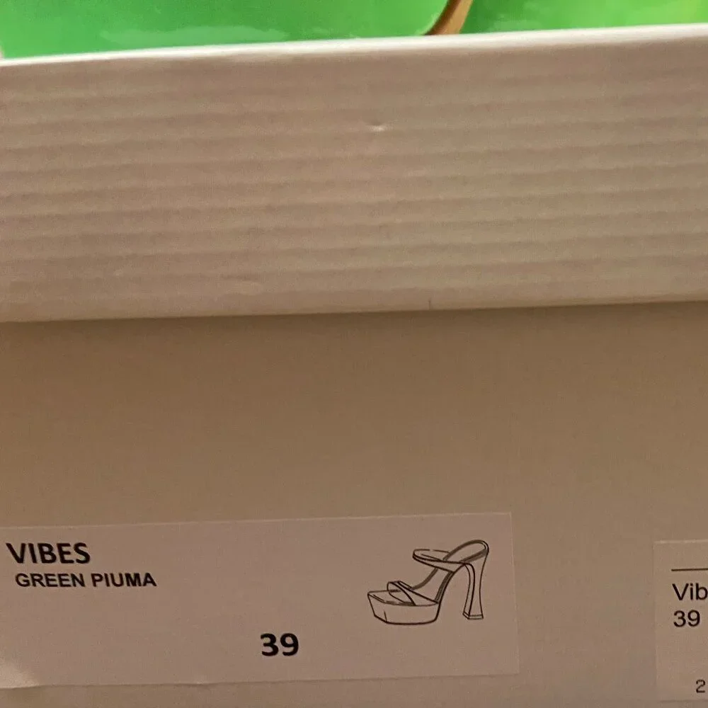 Women's Leather Green Pumps Size 8 - Picture 3 of 4